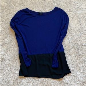 Loose fitting light long sleeve top